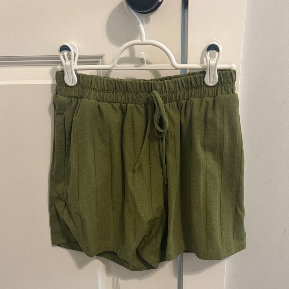 ILLA ILLA High Waist Olive Shorts